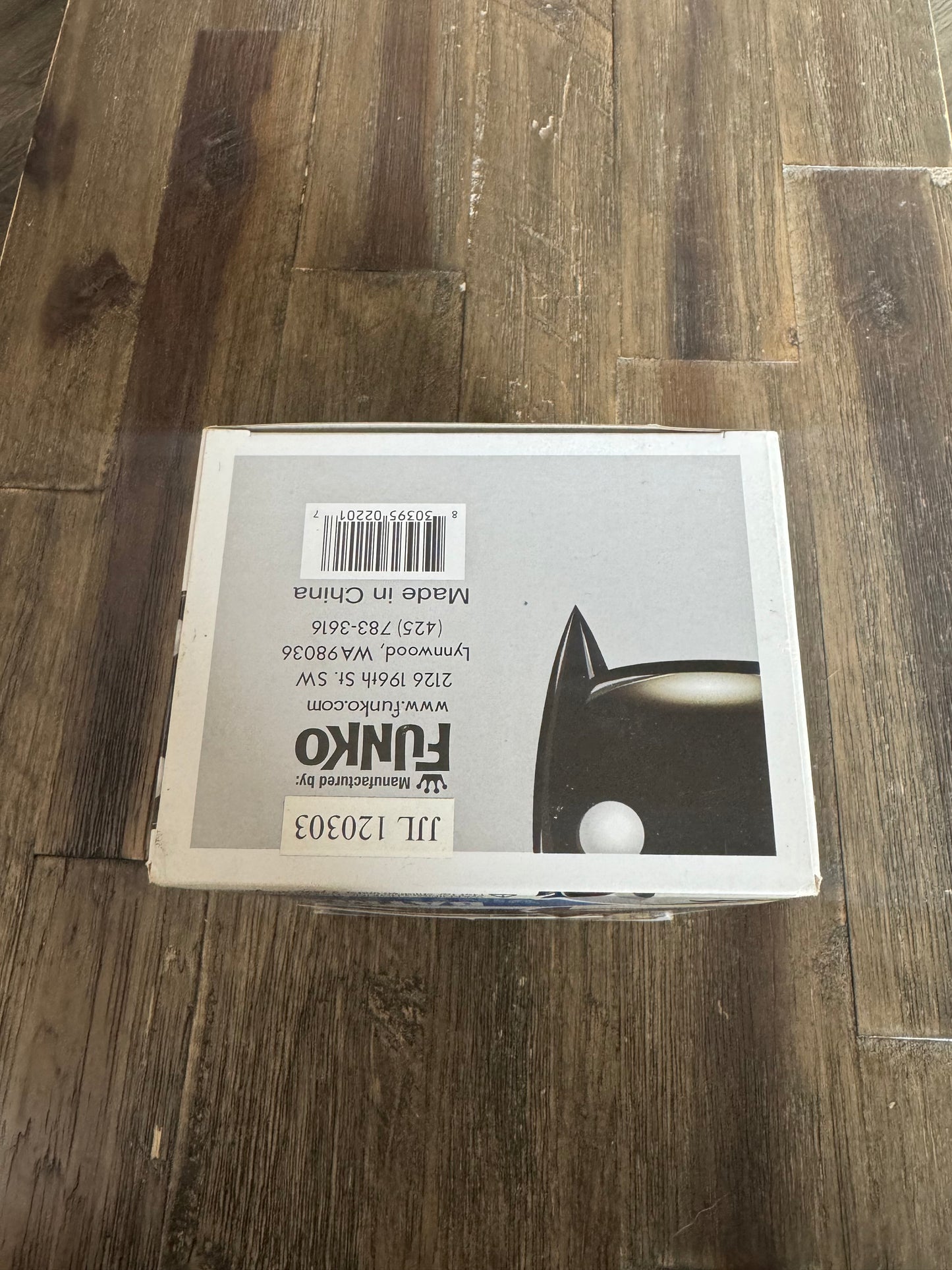 Batman Funko POP #01 Error Yellow Logo DC Universe