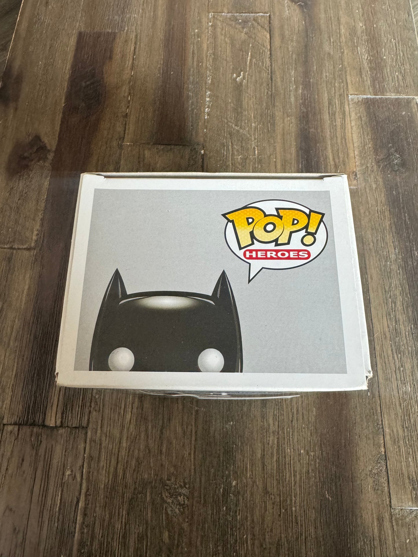 Batman Funko POP #01 Error Yellow Logo DC Universe